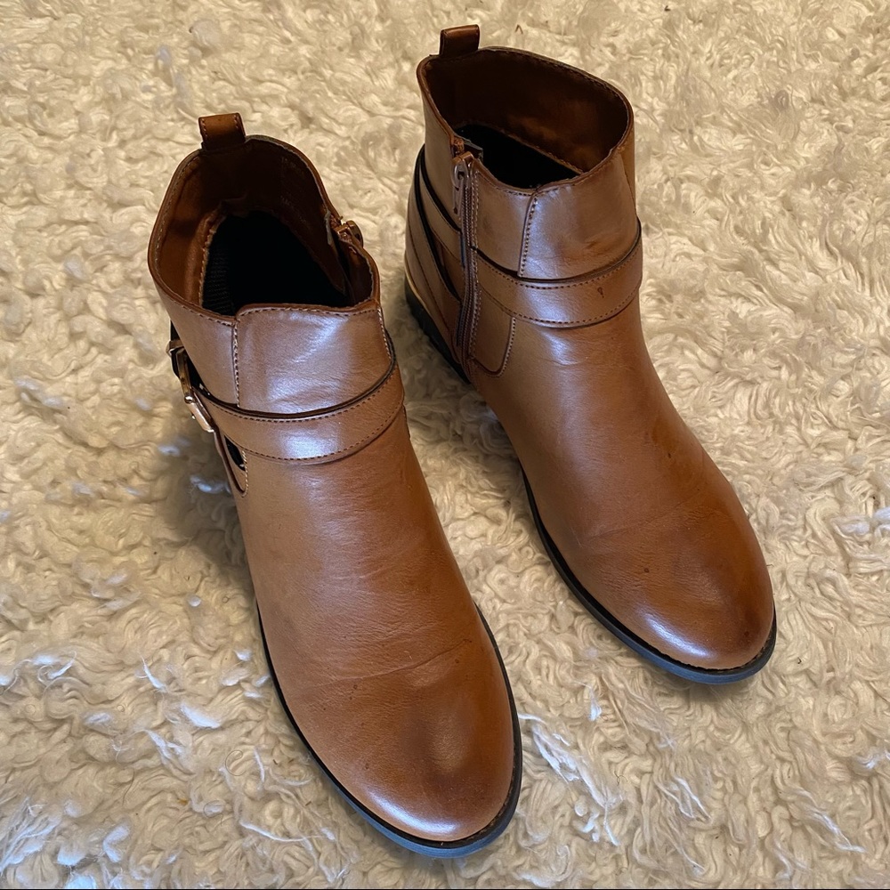 Steve Madden Ankle Brown Boots, With Buckle on the outside, Zip up